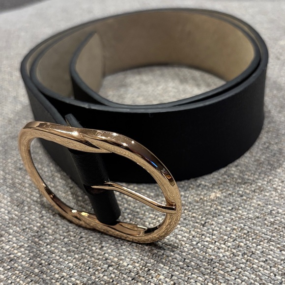 Vince Camuto Black Belt with Gold Buckle - Picture 1 of 3